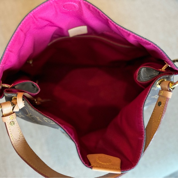 Authentic Louis Vuitton Graceful MM - Classic LV Print with Pink Interior - Picture 6 of 6